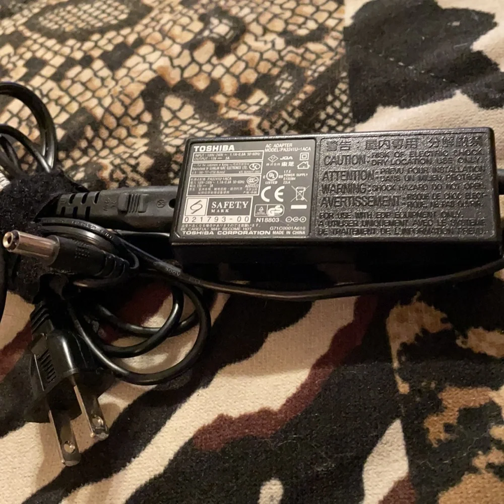 Toshiba AC Adapter Model: PA3241U-1ACA
